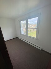 1627 Woodbine Dr-Unit -12 in Round Lake Beach, IL - Building Photo - Building Photo