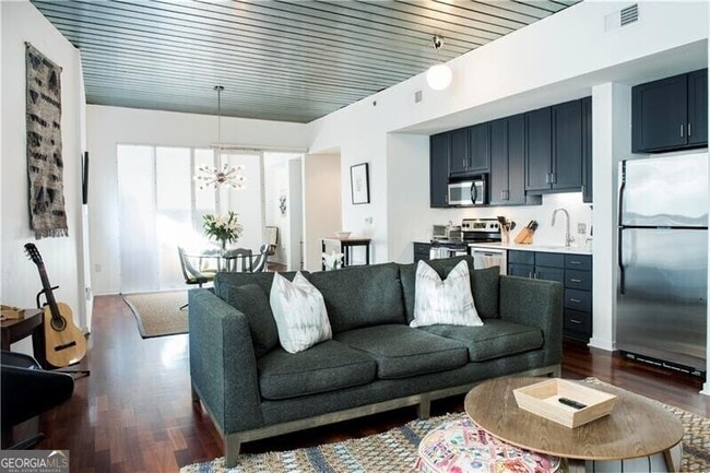 property at 620 Glen Iris Dr NE