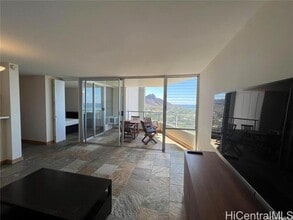 2600 Pualani Way in Honolulu, HI - Building Photo - Building Photo