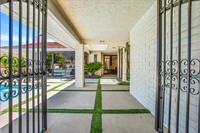 1 Creekside Dr in Rancho Mirage, CA - Foto de edificio - Building Photo