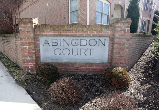 Abingdon Court Apartments in Arlington, VA - Foto de edificio - Building Photo