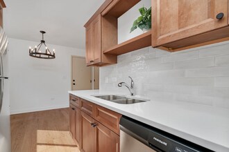 515 Pasadena Ave in Crest Hill, IL - Foto de edificio - Building Photo