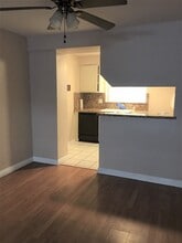 613 S Shelton St, Unit A in Burbank, CA - Building Photo - Building Photo