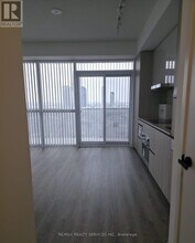 8 Interchange Wy in Vaughan, ON - Building Photo - Building Photo