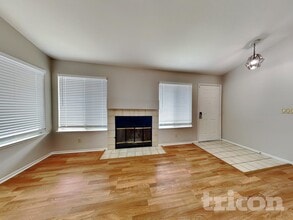 7726 Robinette Rd in Sacramento, CA - Building Photo - Building Photo