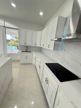 5085 SW 37th Ave in Fort Lauderdale, FL - Building Photo - Building Photo