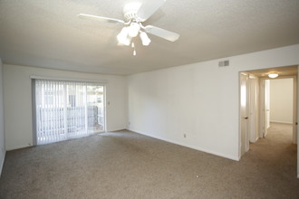 Oak Tree Square in Grandview, MO - Building Photo - Interior Photo