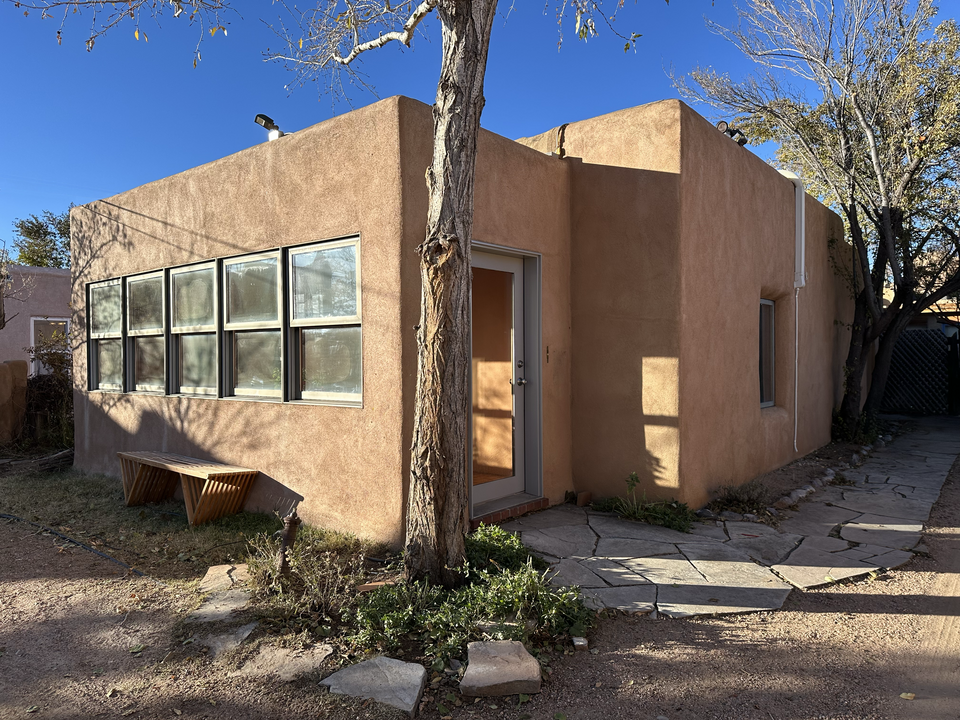 721 W Manhattan Ave in Santa Fe, NM - Foto de edificio