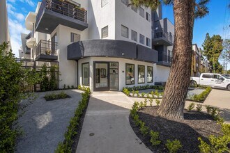 Haskell Village Apartments in Van Nuys, CA - Building Photo - Building Photo