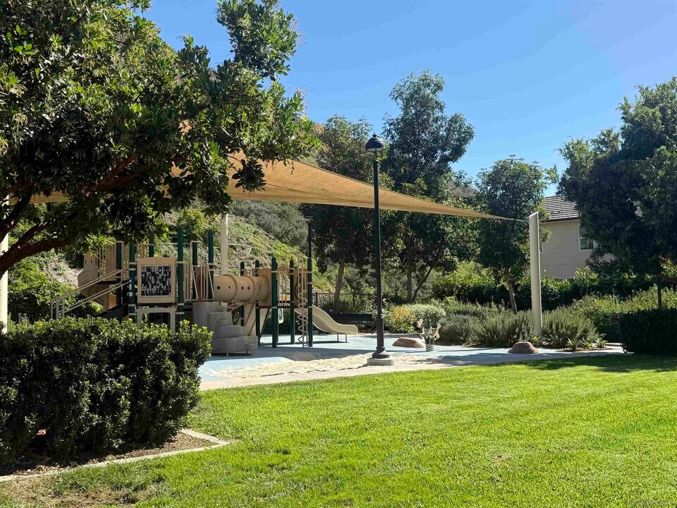 2757 Overlook Point Dr in Escondido, CA - Building Photo