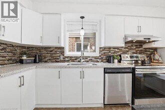 15 Maryann Price Ln in Cambridge, ON - Building Photo - Building Photo