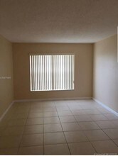 9320 Fontainebleau Blvd-Unit -607 in Miami, FL - Building Photo - Building Photo