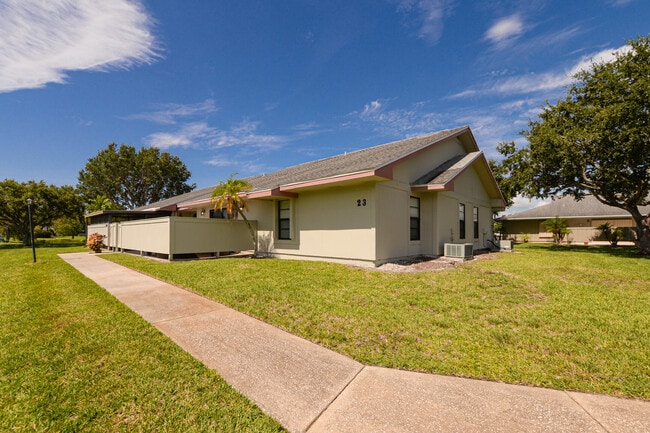 3970 NW Cinnamon Tree Cir in Jensen Beach, FL - Building Photo - Building Photo