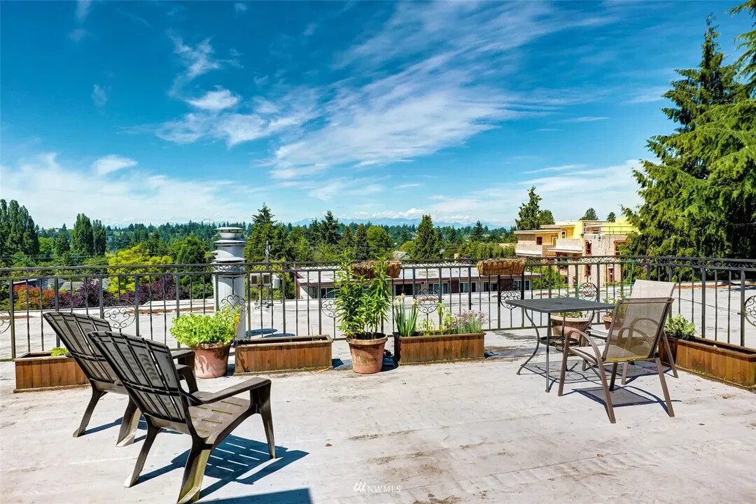 9710 Greenwood Ave N, Unit 406 in Seattle, WA - Foto de edificio
