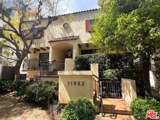property at 11953 Goshen Ave