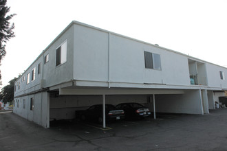 Fulcher Apartments in North Hollywood, CA - Foto de edificio - Building Photo