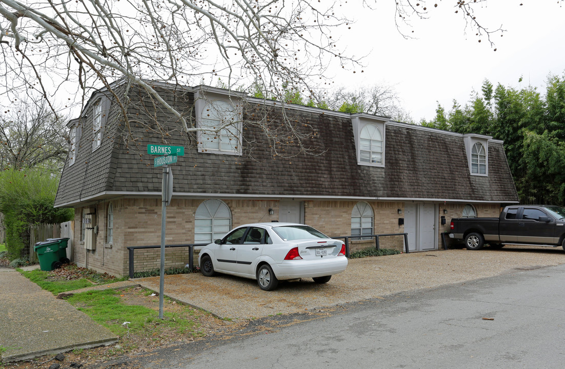 101 Barnes St in Kaufman, TX - Foto de edificio