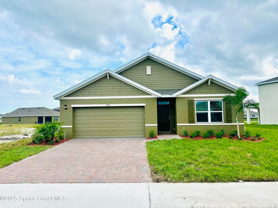 1256 Dugan CIR SE in Palm Bay, FL - Building Photo