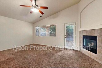 8004 Corn Mountain Pl NW in Albuquerque, NM - Building Photo - Building Photo