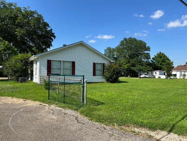 101 Mary Grace in Mount Vernon, TX - Building Photo - Building Photo
