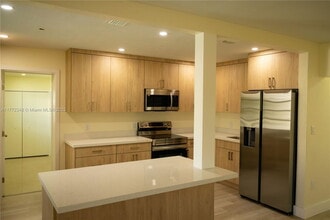 467 SE 3rd St in Hialeah, FL - Building Photo - Building Photo