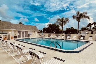 1566 SE Royal Green Cir, Unit Modern 2 Bed / 2 Bath Con in Port St. Lucie, FL - Building Photo - Building Photo
