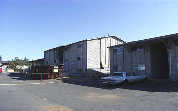 Arbor Glen Apartments in Portland, OR - Building Photo - Building Photo