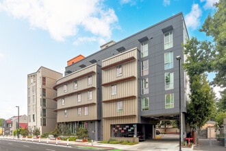 Luna Vista in Mountain View, CA - Building Photo - Building Photo