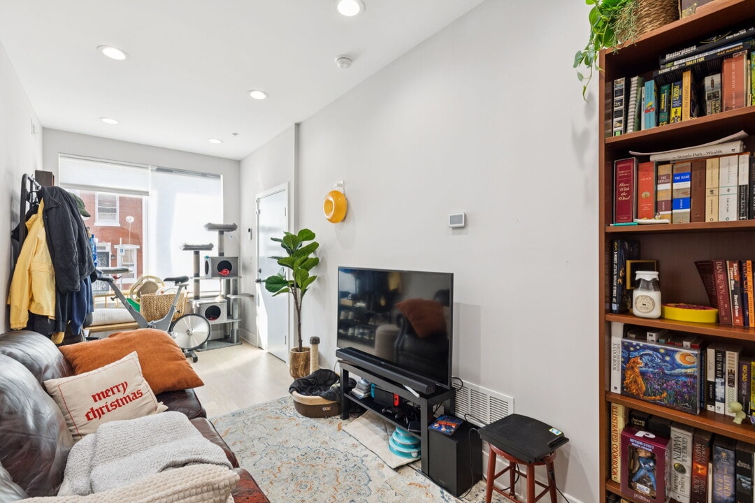 2432 Jasper St, Unit 1 in Philadelphia, PA - Foto de edificio