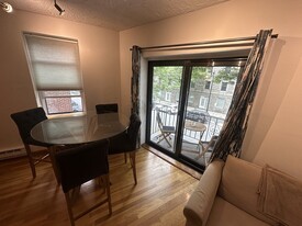 328 Commercial St, Unit 24 Apartamentos