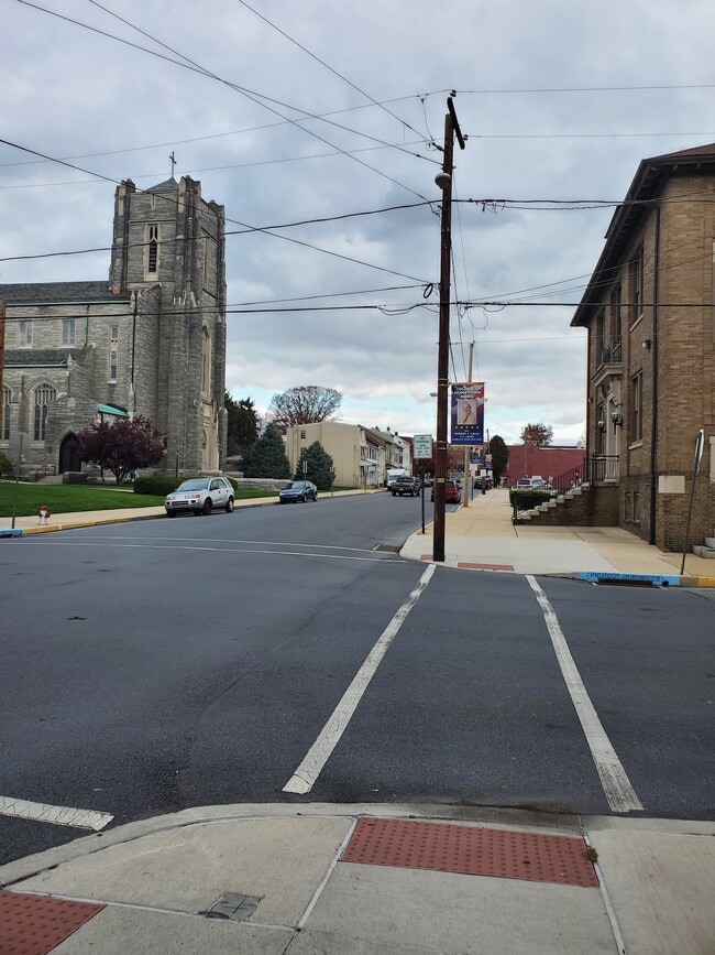 354 Cherry St, Unit 354 Cherry Street in Columbia, PA - Foto de edificio - Building Photo