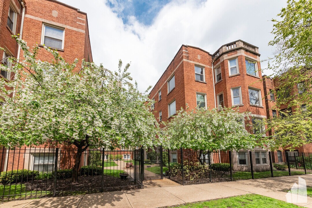 1622 W Columbia Ave, Unit 3S in Chicago, IL - Foto de edificio