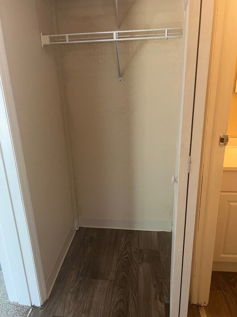 Oak Gardens Apartments in Hollywood, FL