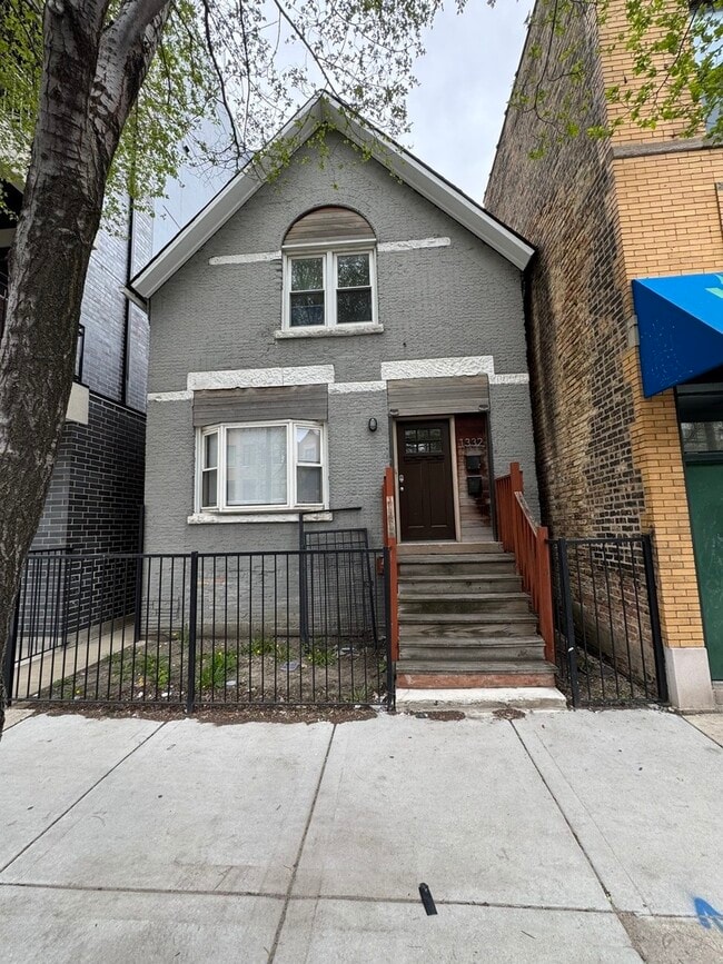 property at 1332 N Western Ave