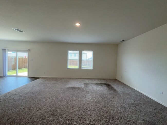5600 Dublin Ln in Crowley, TX - Building Photo - Building Photo