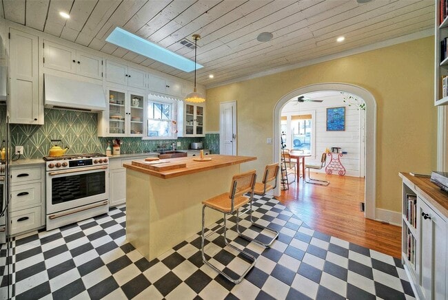 1704 Alameda Dr in Austin, TX - Building Photo - Building Photo