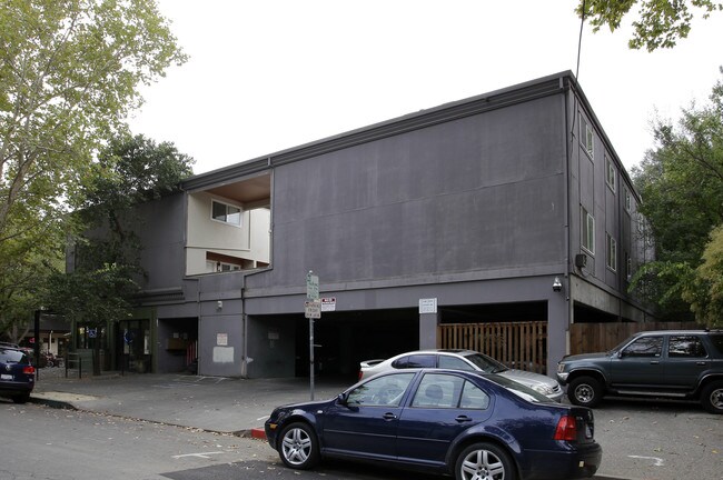 307 University in Davis, CA - Building Photo - Building Photo