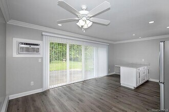 164 W Montauk Hwy in Hampton Bays, NY - Building Photo - Building Photo