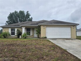 2615 58th St W in Lehigh Acres, FL - Building Photo