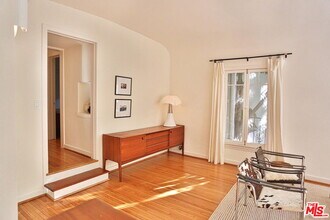 2256 Silver Ridge Ave in Los Angeles, CA - Building Photo - Building Photo