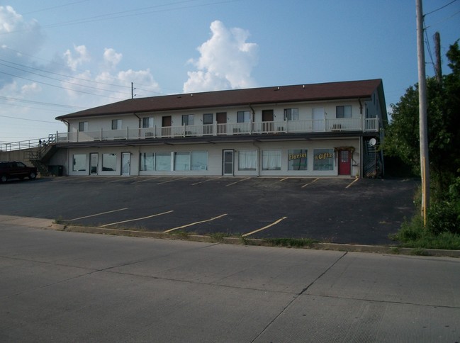 825 S Bishop Ave in Rolla, MO - Foto de edificio - Building Photo