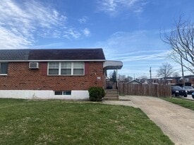 633 Turf Ln in Conshohocken, PA - Building Photo