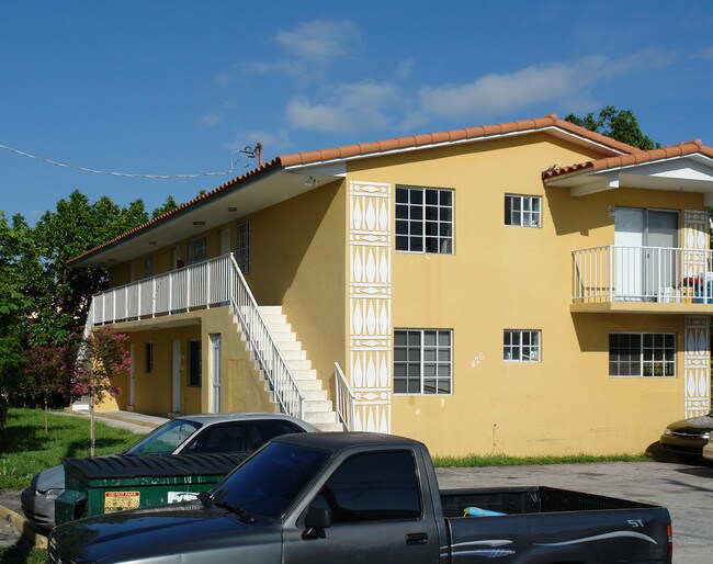 426 SW 19th Ave in Miami, FL - Building Photo - Building Photo