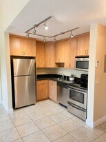 10717 Cleary Blvd, Unit 309 in Plantation, FL - Building Photo