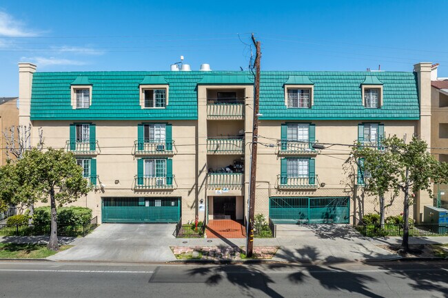 Ross Manor in Santa Ana, CA - Building Photo - Building Photo
