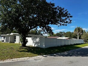 156 Pinecrest Dr in Sanford, FL - Building Photo - Building Photo