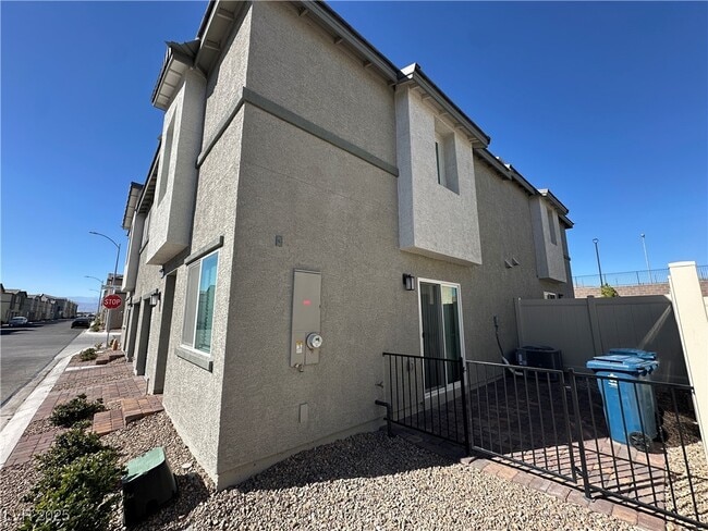 property at 2834 Champagne Gold Ave