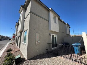 2834 Champagne Gold Ave in North Las Vegas, NV - Building Photo - Building Photo