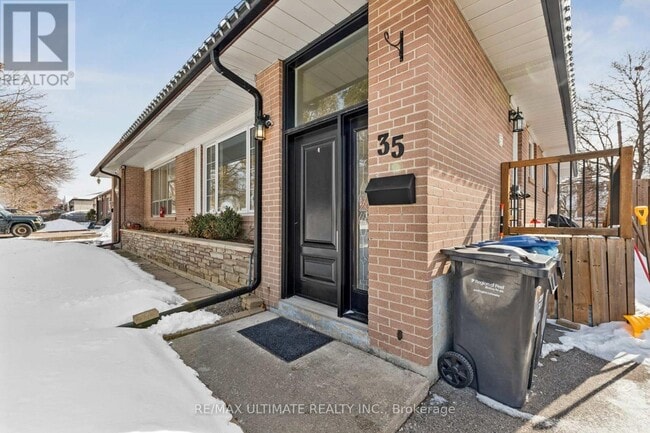 35 Algonquin Blvd in Brampton, ON - Building Photo - Building Photo