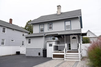 64 Livingston Pl in Bridgeport, CT - Building Photo - Building Photo